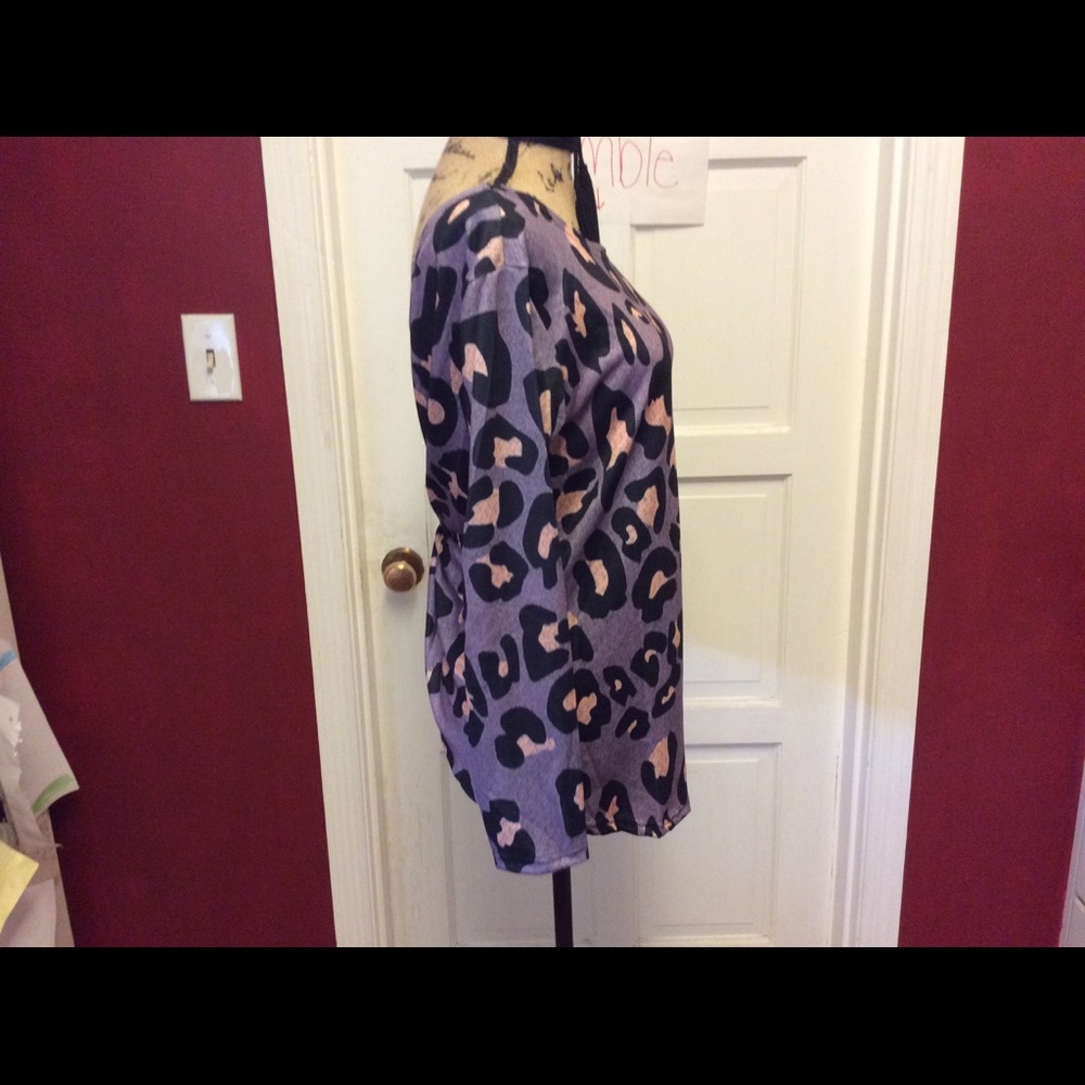 ❤️purple leopard twisted open back top❤️ - Picture 8 of 8